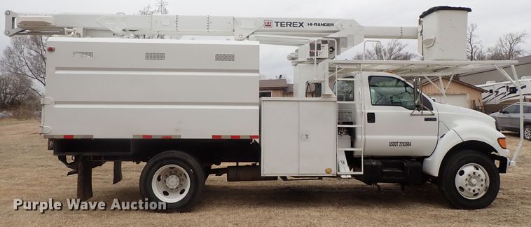 image for item DG3023 2001 Ford F750 forestry bucket truck