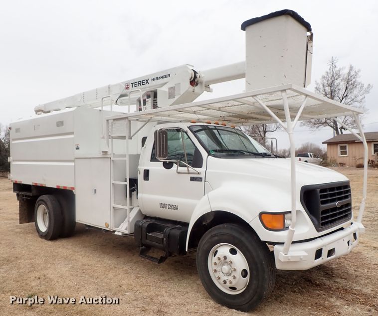 image for item DG3023 2001 Ford F750 forestry bucket truck
