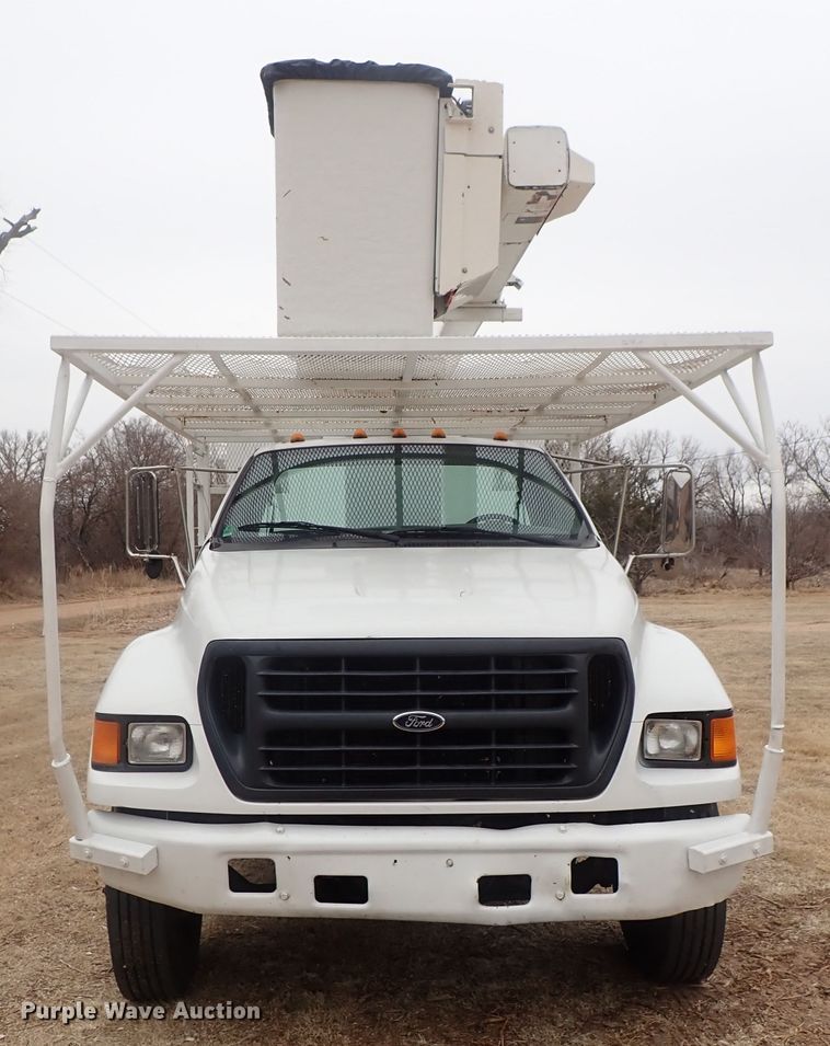 image for item DG3023 2001 Ford F750 forestry bucket truck