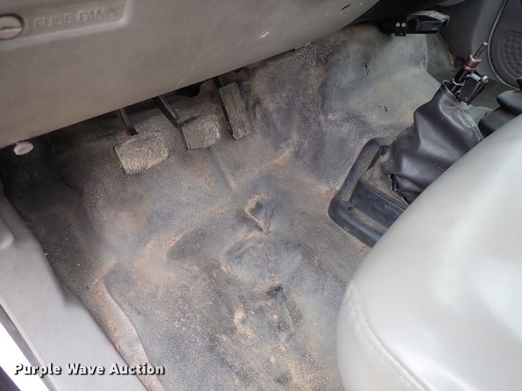 image for item DG3023 2001 Ford F750 forestry bucket truck