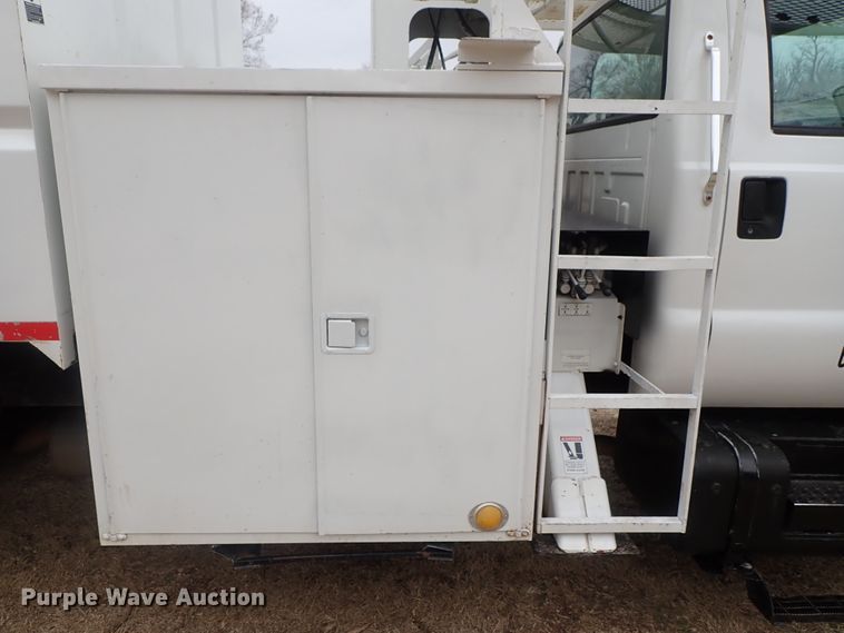 image for item DG3023 2001 Ford F750 forestry bucket truck