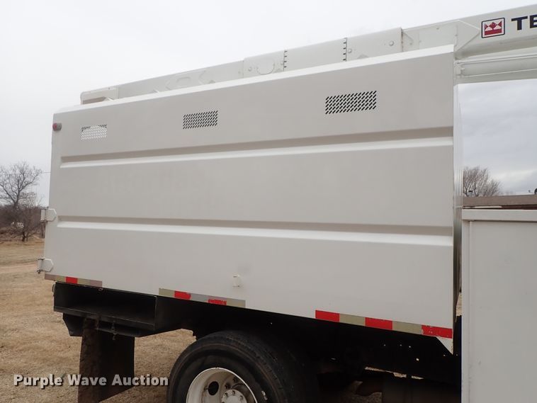 image for item DG3023 2001 Ford F750 forestry bucket truck