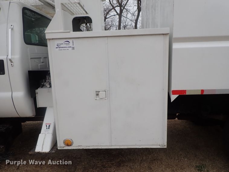 image for item DG3023 2001 Ford F750 forestry bucket truck