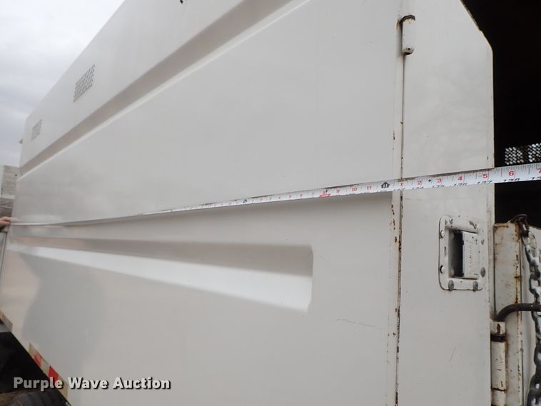 image for item DG3023 2001 Ford F750 forestry bucket truck