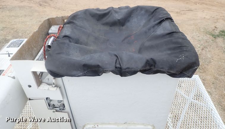 image for item DG3023 2001 Ford F750 forestry bucket truck