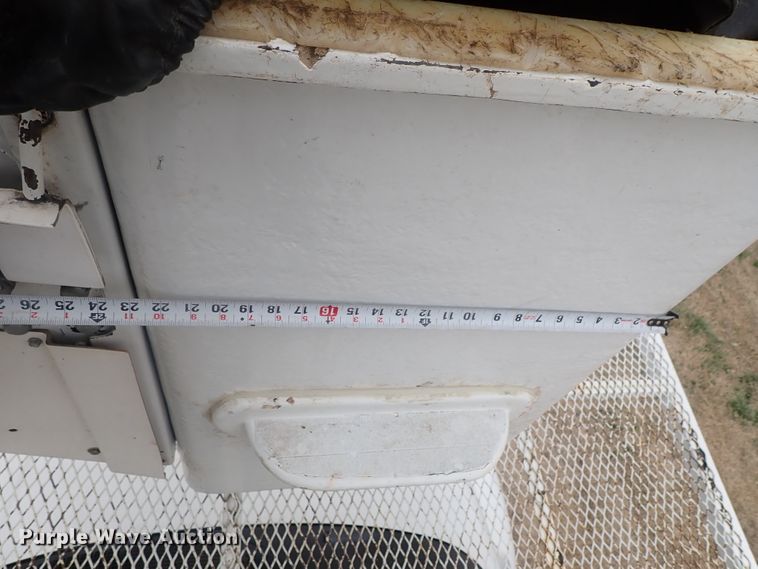 image for item DG3023 2001 Ford F750 forestry bucket truck