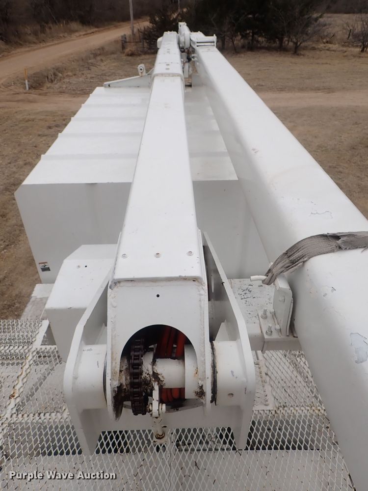 image for item DG3023 2001 Ford F750 forestry bucket truck