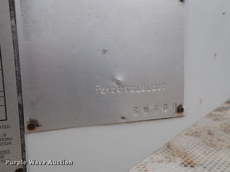 image for item DG3023 2001 Ford F750 forestry bucket truck