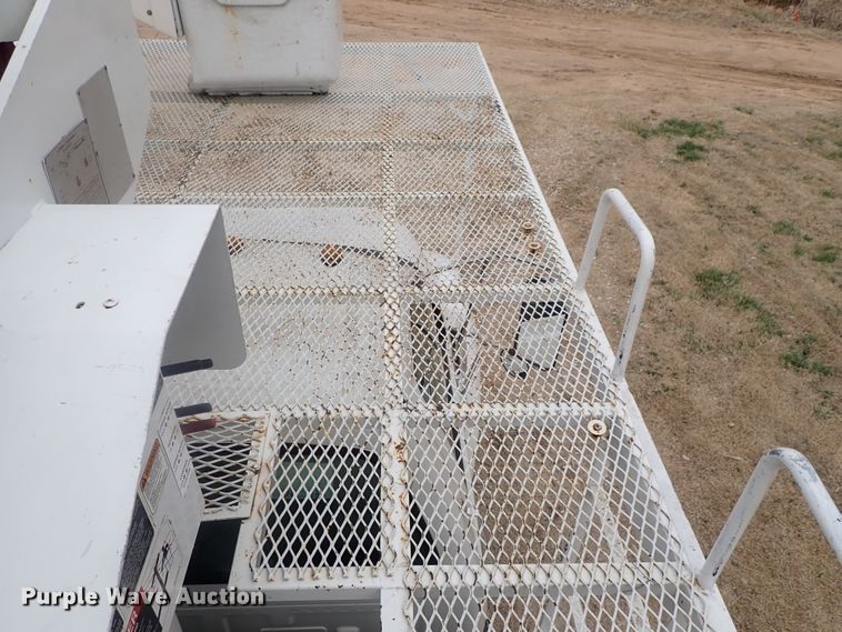 image for item DG3023 2001 Ford F750 forestry bucket truck