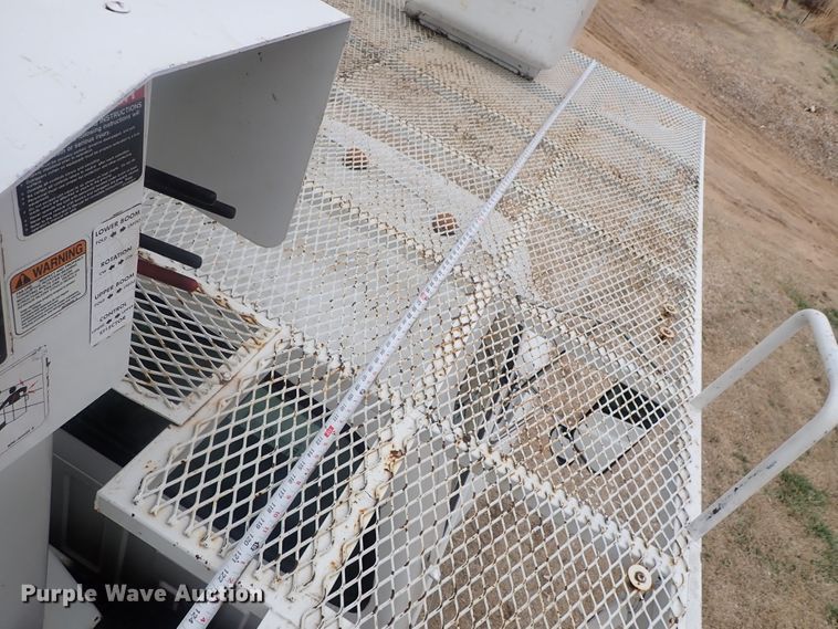 image for item DG3023 2001 Ford F750 forestry bucket truck