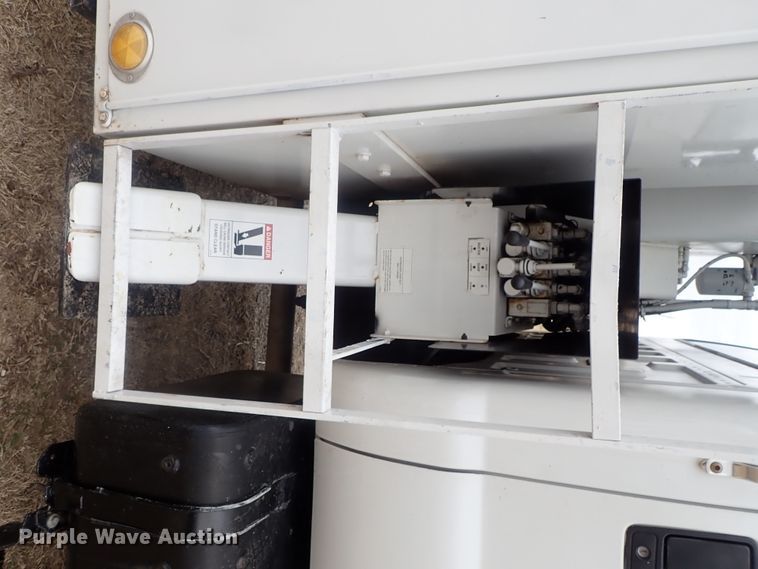 image for item DG3023 2001 Ford F750 forestry bucket truck