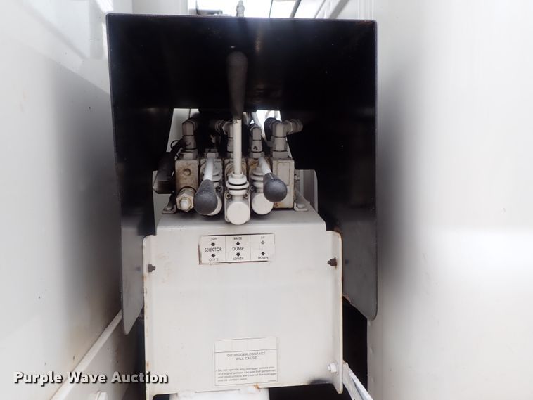 image for item DG3023 2001 Ford F750 forestry bucket truck