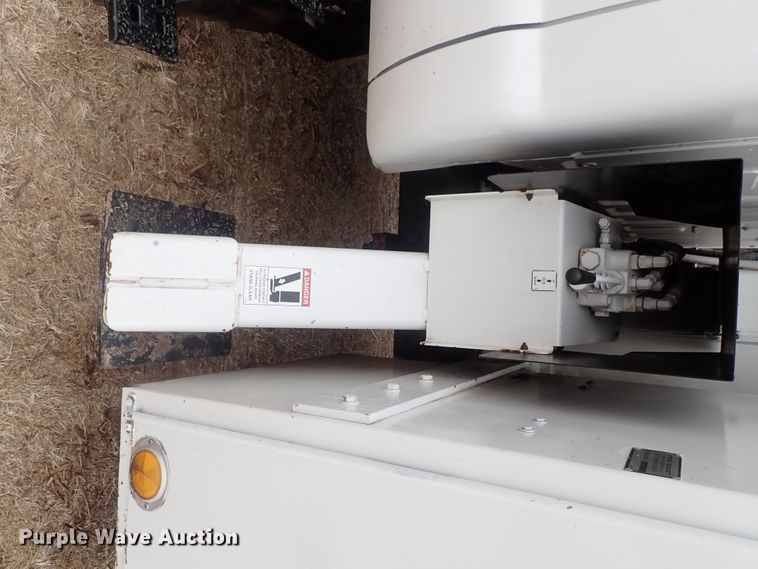 image for item DG3023 2001 Ford F750 forestry bucket truck