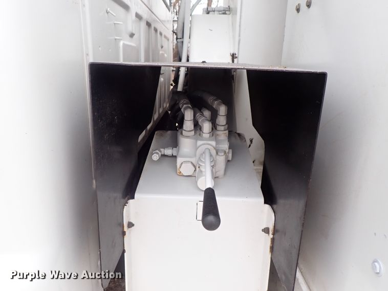 image for item DG3023 2001 Ford F750 forestry bucket truck