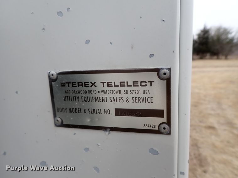 image for item DG3023 2001 Ford F750 forestry bucket truck