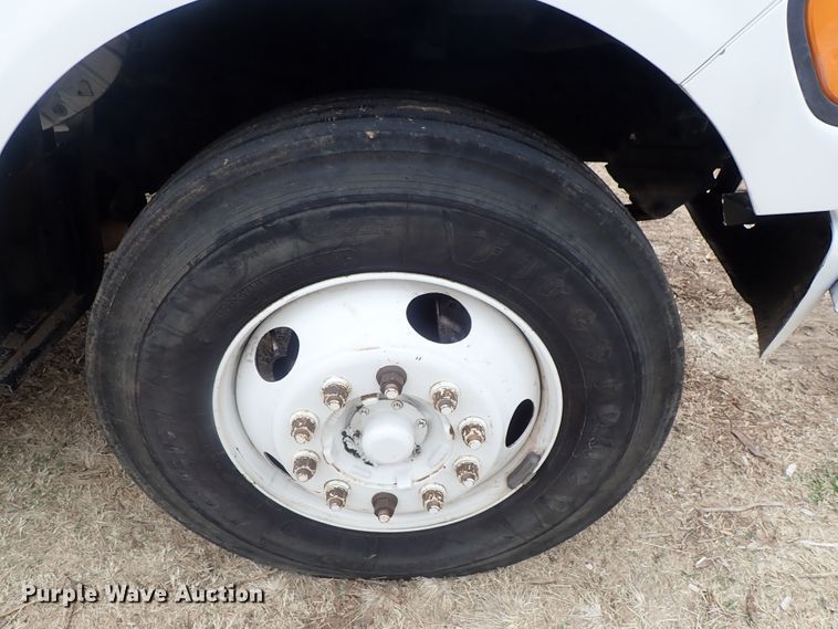 image for item DG3023 2001 Ford F750 forestry bucket truck