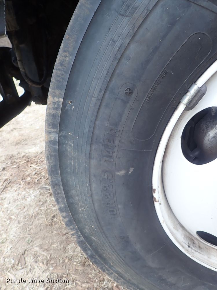 image for item DG3023 2001 Ford F750 forestry bucket truck