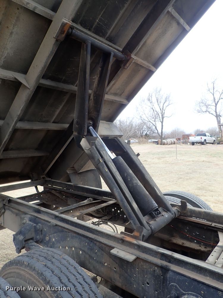 image for item DG3023 2001 Ford F750 forestry bucket truck