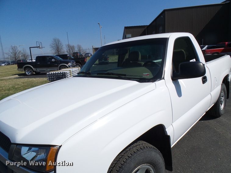 image for item DG5585 2003 Chevrolet Silverado 1500  pickup truck