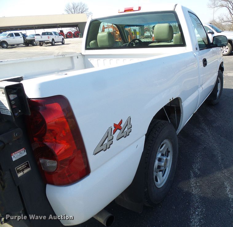 image for item DG5585 2003 Chevrolet Silverado 1500  pickup truck