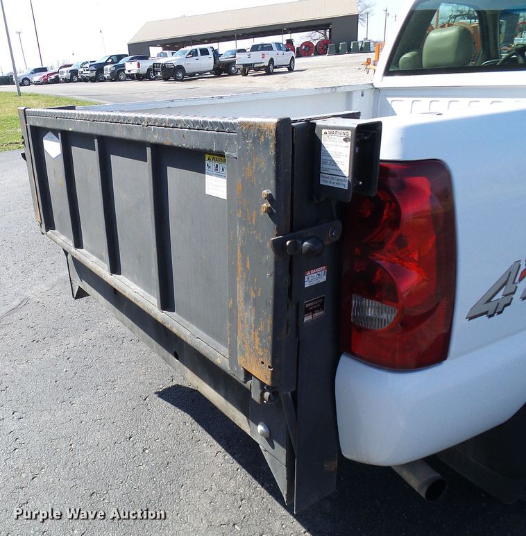 image for item DG5585 2003 Chevrolet Silverado 1500  pickup truck