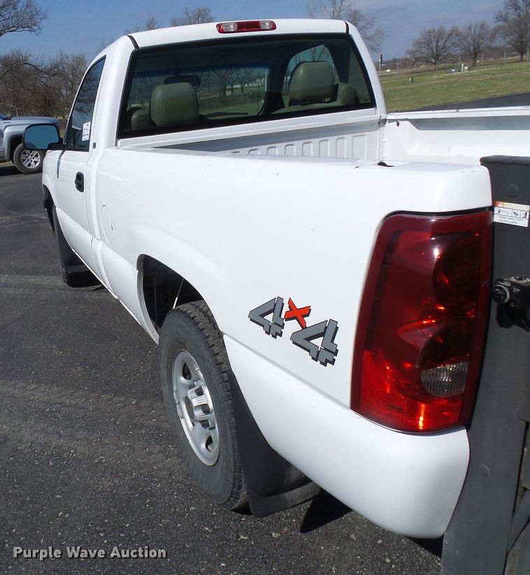 image for item DG5585 2003 Chevrolet Silverado 1500  pickup truck