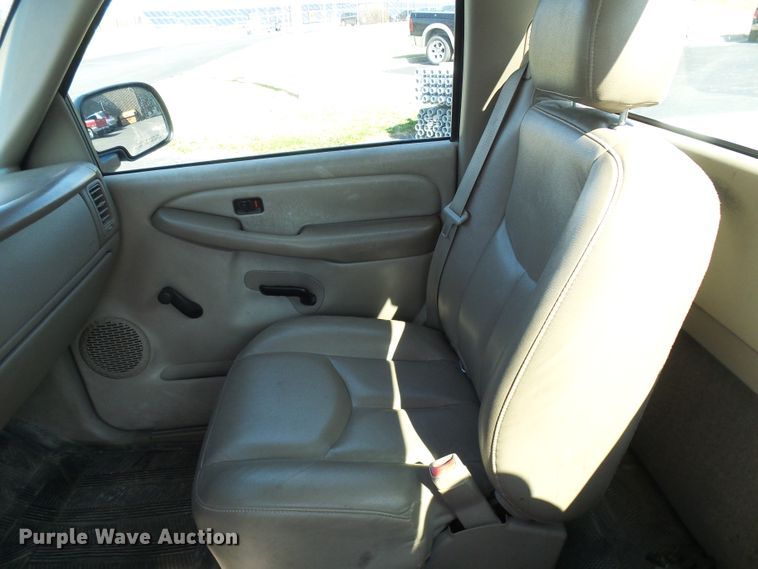 image for item DG5585 2003 Chevrolet Silverado 1500  pickup truck