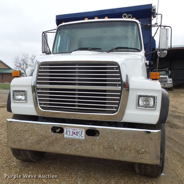 image for item DG5592 1997 Ford L9000 dump truck