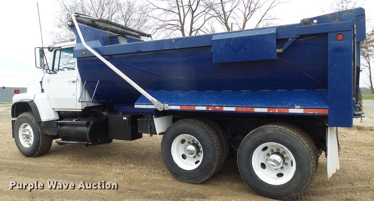 image for item DG5592 1997 Ford L9000 dump truck