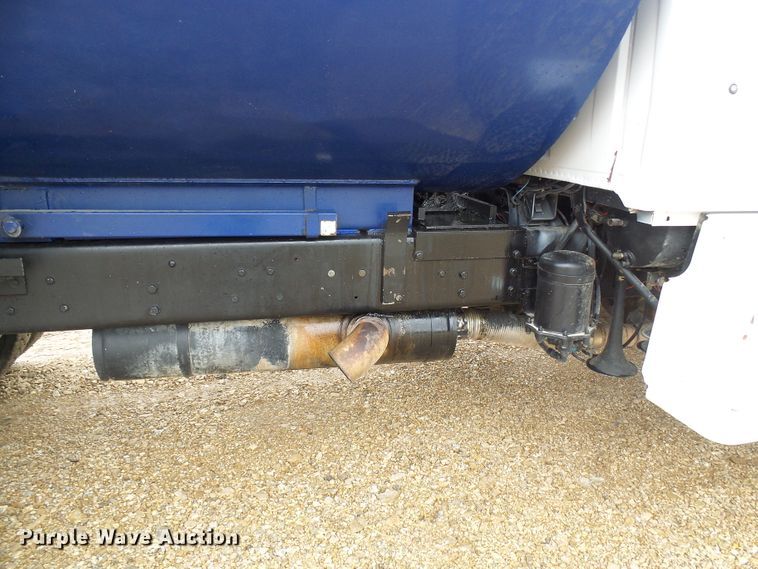 image for item DG5592 1997 Ford L9000 dump truck