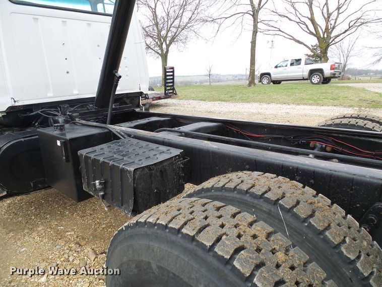 image for item DG5592 1997 Ford L9000 dump truck