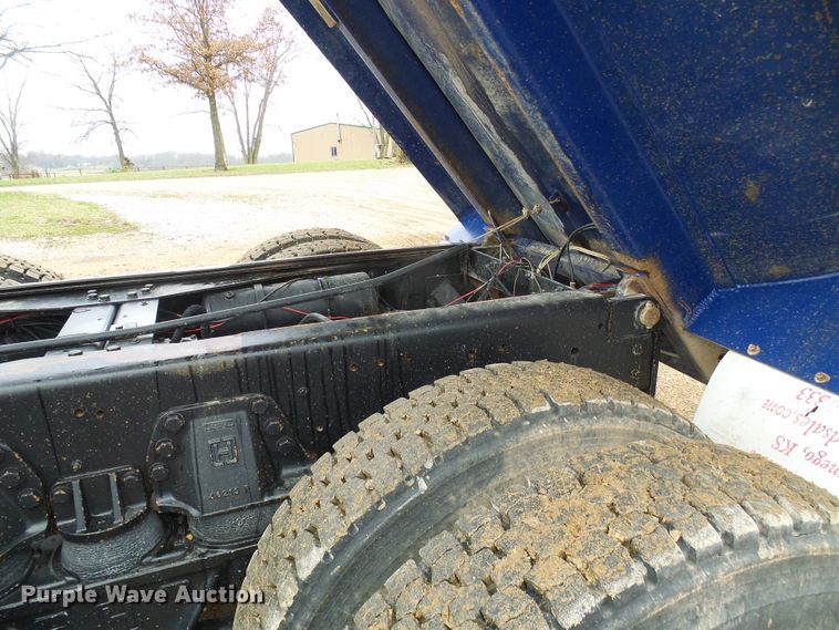 image for item DG5592 1997 Ford L9000 dump truck