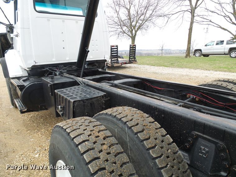 image for item DG5592 1997 Ford L9000 dump truck