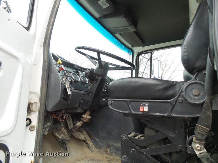 image for item DG5592 1997 Ford L9000 dump truck