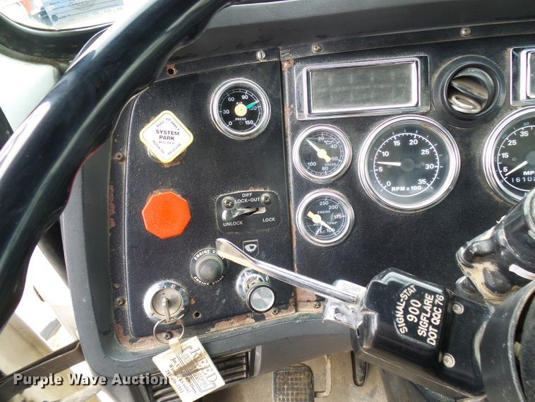 image for item DG5592 1997 Ford L9000 dump truck