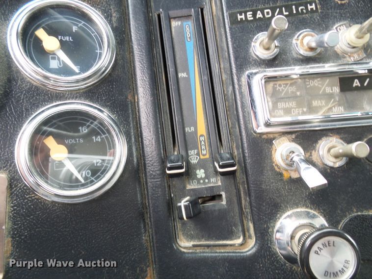 image for item DG5592 1997 Ford L9000 dump truck