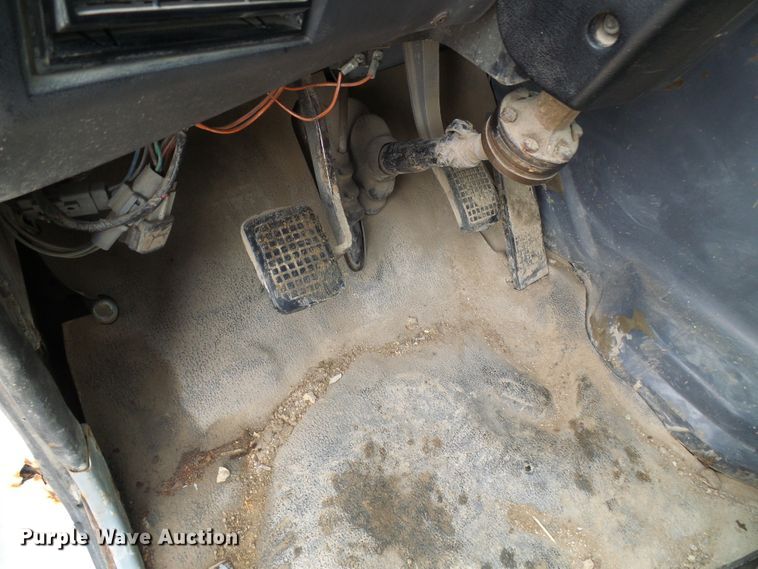 image for item DG5592 1997 Ford L9000 dump truck