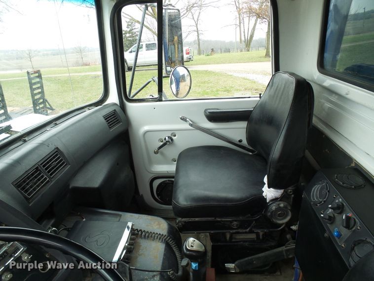 image for item DG5592 1997 Ford L9000 dump truck