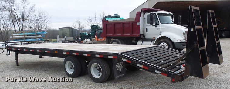 image for item DG5594 2014 PJ Trailers FD282 equipment trailer