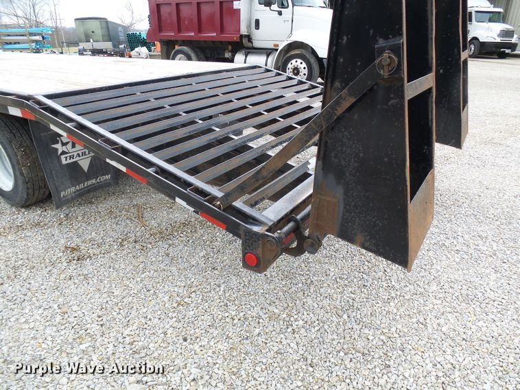 image for item DG5594 2014 PJ Trailers FD282 equipment trailer