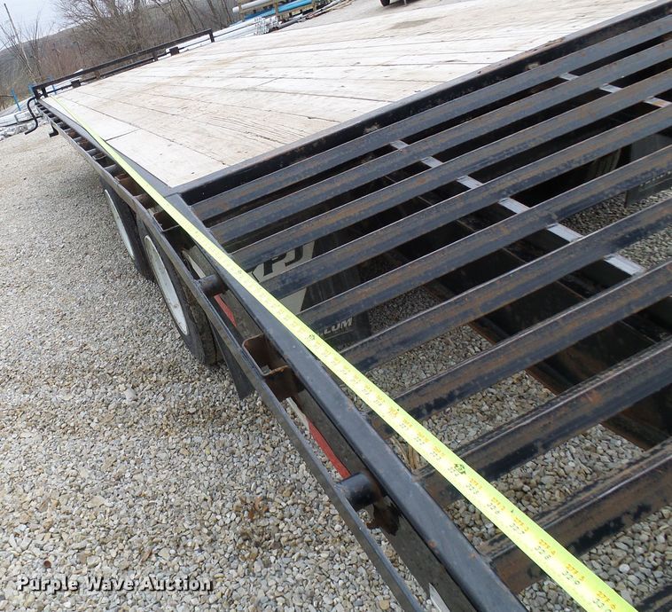 image for item DG5594 2014 PJ Trailers FD282 equipment trailer