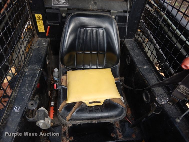 image for item DG6337 1996 New Holland LX865  skid steer loader