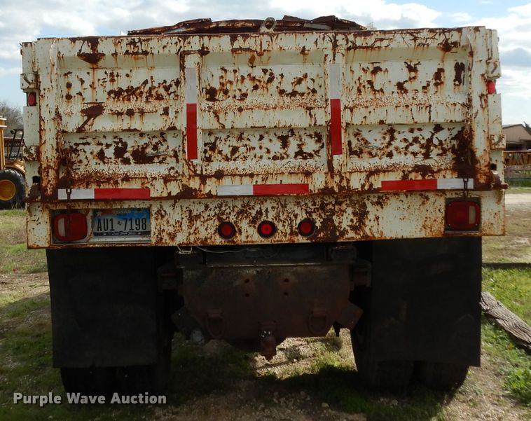 image for item DH2376 1990 International 4900 dump truck