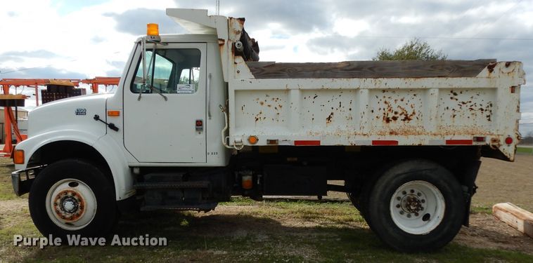 image for item DH2376 1990 International 4900 dump truck