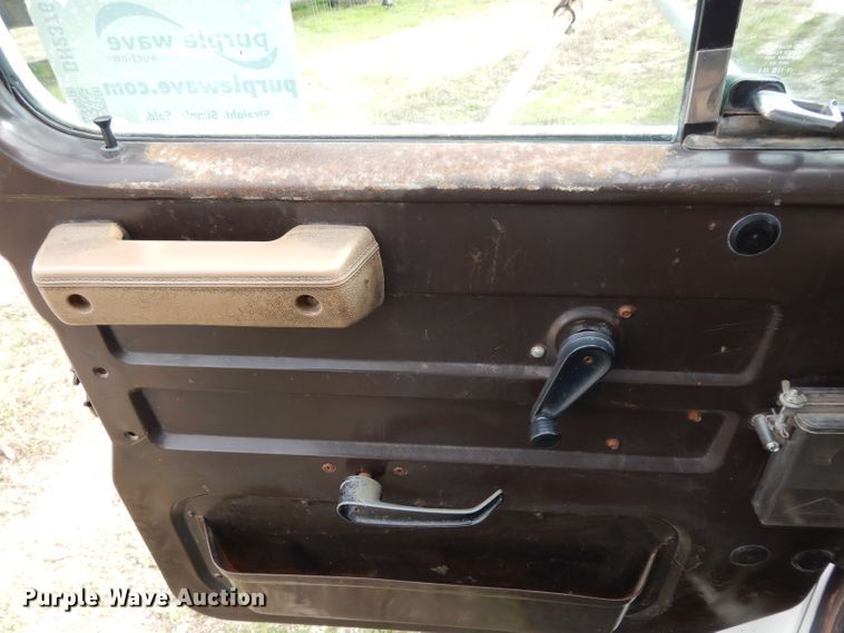 image for item DH2376 1990 International 4900 dump truck