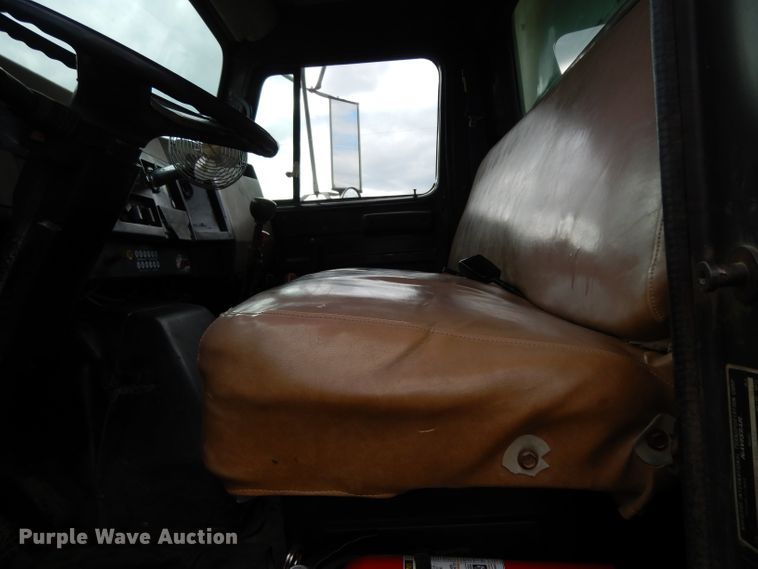 image for item DH2376 1990 International 4900 dump truck