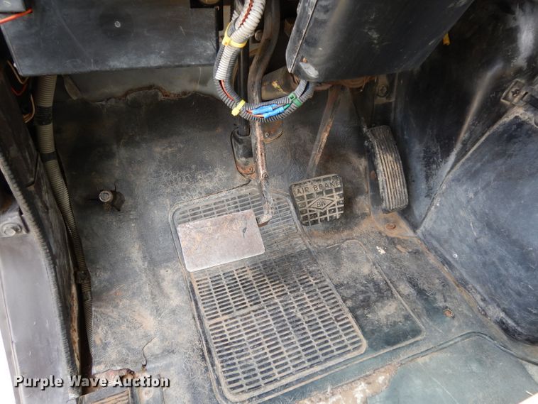 image for item DH2376 1990 International 4900 dump truck