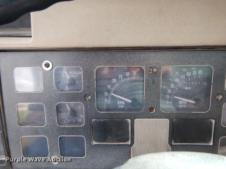 image for item DH2376 1990 International 4900 dump truck