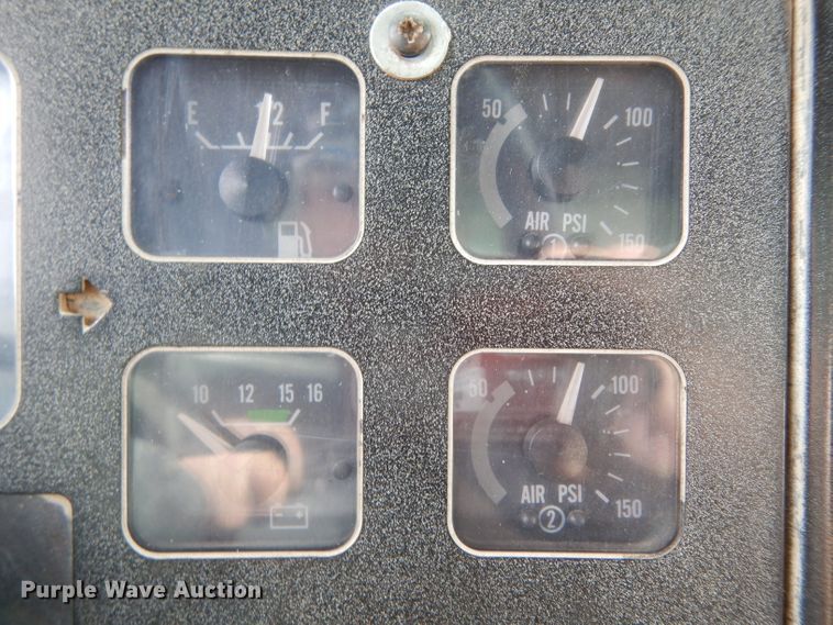 image for item DH2376 1990 International 4900 dump truck