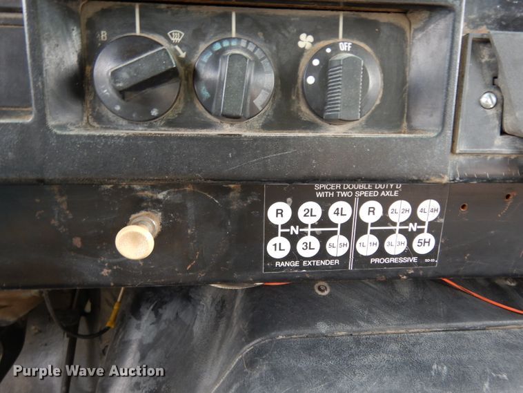 image for item DH2376 1990 International 4900 dump truck